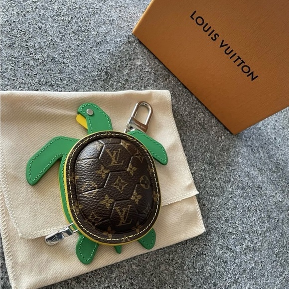 Limited edition Pharrell for Louis Vuitton SS24 Turtle Charm - Picture 6 of 6